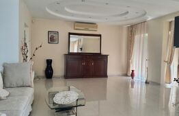 Vila de vanzare, cu 4 camere, 180 mp, zona Fratelia