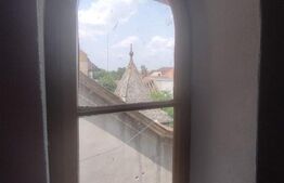 Casa istorica, 2 apartamnte, curte proprie- posibilitati multiple, zona Balcescu