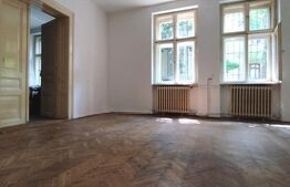 Casa istorica, 2 apartamnte, curte proprie- posibilitati multiple, zona Balcescu
