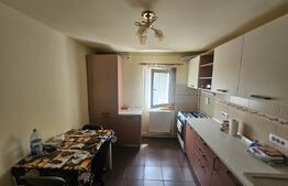Apartament de vanzare, cu 4 camere, 77 mp, zona Soarelui