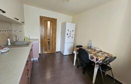 Apartament de vanzare, cu 4 camere, 77 mp, zona Soarelui