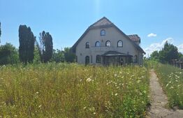 Casa individuala renovabila, de vanzare, cu 5 camere, 5000 mp teren, zona Plopi