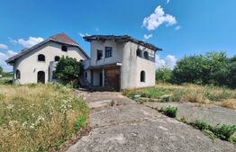Casa individuala renovabila, de vanzare, cu 5 camere, 5000 mp teren, zona Plopi