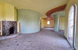 Casa individuala renovabila, de vanzare, cu 5 camere, 5000 mp teren, zona Plopi