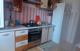 Apartament de vanzare, cu 3 camere, etaj 4, zona Girocului 