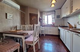 Apartament de inchiriat, cu 3 camere, modern, zona Centrala