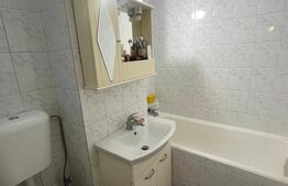 Apartament cu 3 camere, decomandat, zona Lipovei