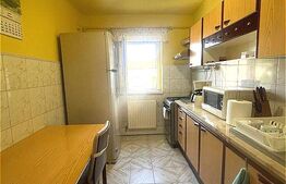 Apartament cu 3 camere, decomandat, zona Lipovei