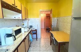 Apartament cu 3 camere, decomandat, zona Lipovei