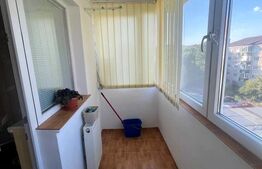 Apartament cu 3 camere, decomandat, zona Lipovei