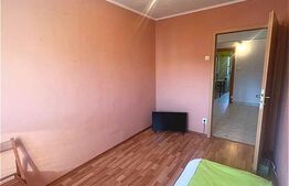 Apartament cu 3 camere, decomandat, zona Lipovei