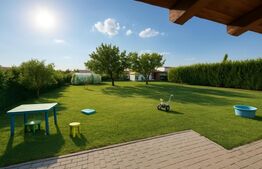 Vilă contemporană cu 5 dormitoare, 5 băi și teren de 920 mp