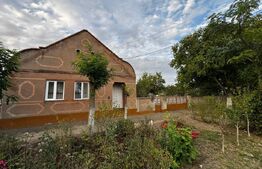 Casa 4 camere cu teren de 3892 mp