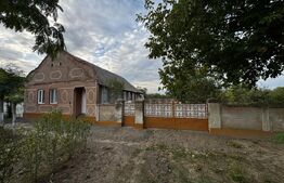 Casa 4 camere cu teren de 3892 mp