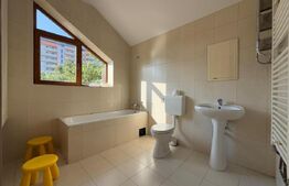 Casa 5 camere, 270 mp, zona Torontal