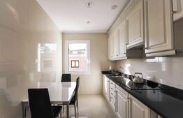  Apartament premium cu 3 camere și curte generoasă 