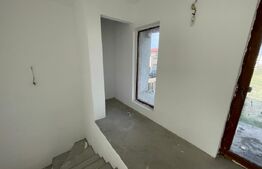 Casă cu 3 camere în Dumbrăvița