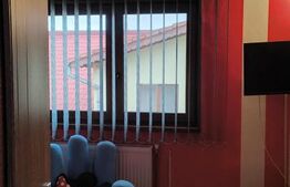 Casa,6 camere ,curte comuna in zona buna
