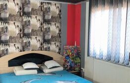 Casa,6 camere ,curte comuna in zona buna