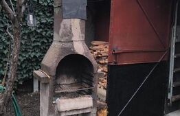 Casa,6 camere ,curte comuna in zona buna