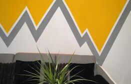 Casa,6 camere ,curte comuna in zona buna