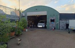 Casa individuala de vanzare Utvin 720mp teren hala de depozitare si 2 garaje