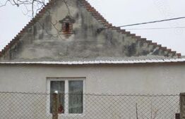 Casă de vânzare într-o zonă liniștită, sus pe deal, cu priveliște superba