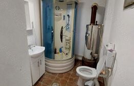 Casă de vânzare într-o zonă liniștită, sus pe deal, cu priveliște superba