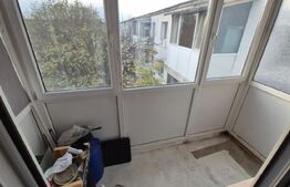 Apartament cu 3 camere, zona Sagului