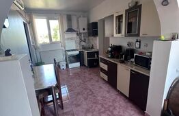 Vand apartament in cartier de case