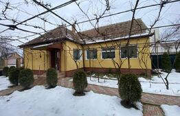 Casă cu teren 1850 mp  2 fronturi stradale  Moșnița Veche