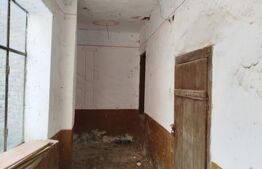 Vand casa ce necesita revonare la Zgribesti nr 100 strada Principala 1 hectar