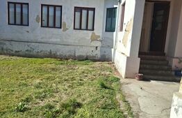 Casă spațioasă la sat SINTESTI, cu 6 camere, curte generoasă și grădină 