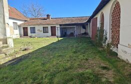 Casă spațioasă la sat SINTESTI, cu 6 camere, curte generoasă și grădină 