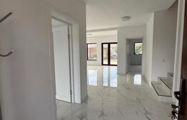 Casa Indivuala de vanzare-5 camere-4 bai-toate utilitatile.