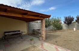 Casa Indivuala de vanzare-5 camere-4 bai-toate utilitatile.