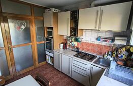 Apartament 3 camere, Decomandat, zona Circumvalatiunii