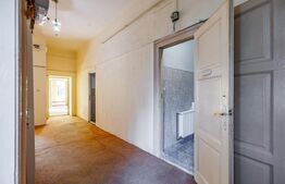Cladire istorica, 175mp-5 camere, etaj 1,  1538Euro/ mp ,  zona Sinaia