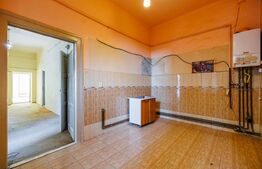 Cladire istorica, 175mp-5 camere, etaj 1,  1538Euro/ mp ,  zona Sinaia