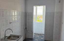 Apartament trei camere, 70 mp, zona Sagului