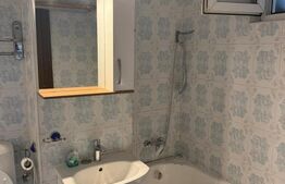 Apartament trei camere, 70 mp, zona Sagului
