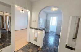 Apartament trei camere, 70 mp, zona Sagului