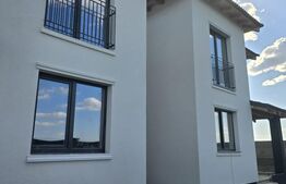 Vând duplex Moșnița Veche la asfalt