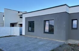 Duplex 3 camere 92mp Mosnita Noua