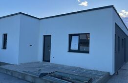 Duplex 3 camere 92mp Mosnita Noua