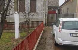 Casa de vanzare, 6 camere, 535 mp, zona Varias 
