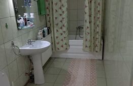 Casa de vanzare, 6 camere, 535 mp, zona Varias 