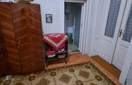 Casa de vanzare, 6 camere, 535 mp, zona Varias 