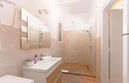 Clădire istorică, apartament, 4 camere- 130 mp, etaj 1, zona Centrală 