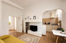 Clădire istorică, apartament, 4 camere- 130 mp, etaj 1, zona Centrală 